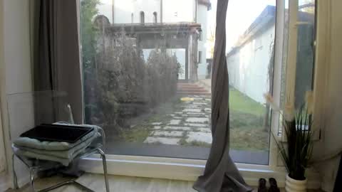 Selena online show from 10, 2, 2025