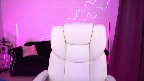 selenairis online show from 4, 11, 2025