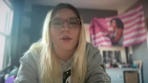 Selene online show from 9, 3, 2025