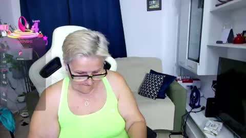 Snapshot of selenna57 chatting on 1, 5, 2026 Selenna online show from 1, 5, 2026