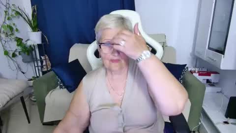 Snapshot of selenna57 chatting on 8, 5, 2026 Selenna online show from 8, 5, 2026