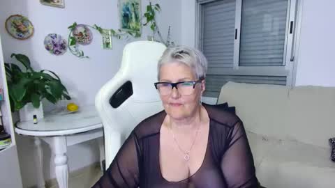 Snapshot of selenna57 chatting on 16, 5, 2026 Selenna online show from 16, 5, 2026