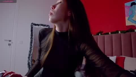 Snapshot of sellashine chatting on 17, 12, 2024 Nicole online show from 17, 12, 2024