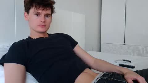 Snapshot of sensualalien chatting on 7, 4, 2026 Cam online show from 7, 4, 2026