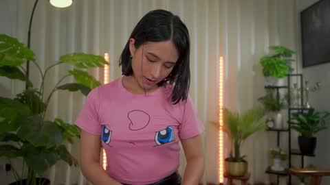 Snapshot of sensualcherry_ chatting on 6, 12, 2024 Maria- OF sensual bee online show from 6, 12, 2024