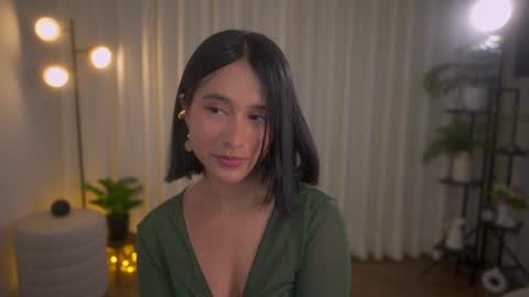 Snapshot of sensualcherry_ chatting on 5, 1, 2025 Maria- OF sensual bee online show from 5, 1, 2025