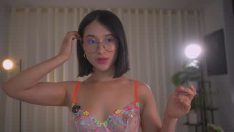 Snapshot of sensualcherry_ chatting on 9, 1, 2025 Maria- OF sensual bee online show from 9, 1, 2025