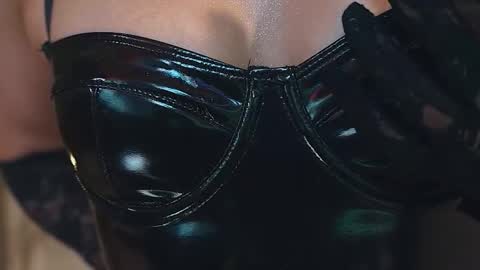 Snapshot of sensualcherry_ chatting on 11, 10, 2025 Maria- OF sensual bee online show from 11, 10, 2025