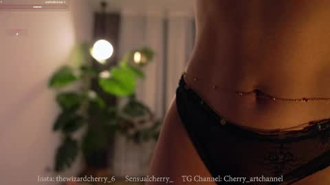 Maria- OF sensual bee online show from 5, 4, 2026