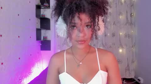 Snapshot of serena_fey chatting on 28, 11, 2025 Serena online show from 28, 11, 2025