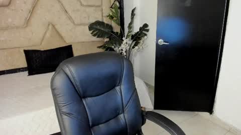 Snapshot of serene_waves chatting on 16, 6, 2026 Serene online show from 16, 6, 2026