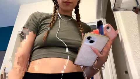 Snapshot of serenityroseee chatting on 3, 6, 2026 serenityroseee online show from 3, 6, 2026