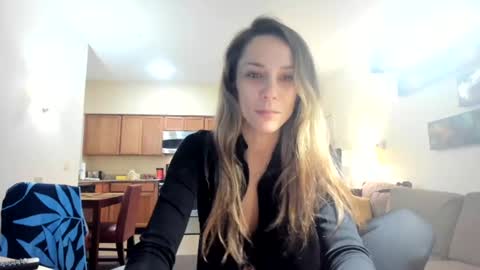 Snapshot of serenityroseee chatting on 19, 6, 2026 serenityroseee online show from 19, 6, 2026