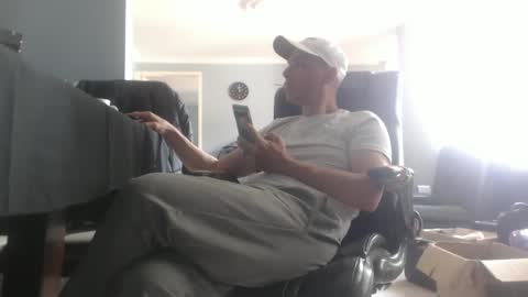 hetero serio discreto online show from 28, 1, 2025