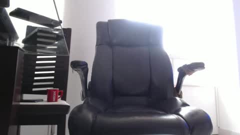 hetero serio discreto online show from 24, 11, 2025