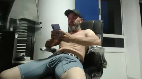 hetero serio discreto online show from 11, 5, 2026