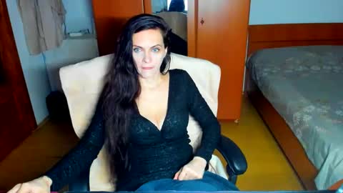 Snapshot of sexqueen1111 chatting on 4, 6, 2026 sexqueen1111 online show from 4, 6, 2026