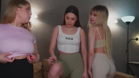 Hannah Monica Annie Andrea Eva Lina online show from 6, 3, 2025