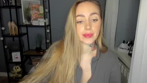 Snapshot of sexy_coralie chatting on 7, 12, 2024 C o r a l i e online show from 7, 12, 2024