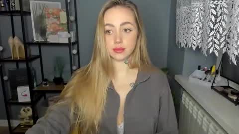 Snapshot of sexy_coralie chatting on 12, 12, 2024 C o r a l i e online show from 12, 12, 2024