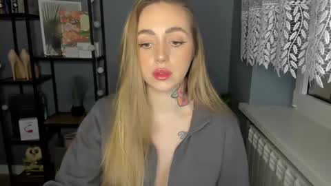 Snapshot of sexy_coralie chatting on 19, 12, 2024 C o r a l i e online show from 19, 12, 2024