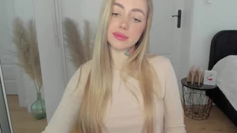 Snapshot of sexy_coralie chatting on 13, 2, 2025 C o r a l i e online show from 13, 2, 2025