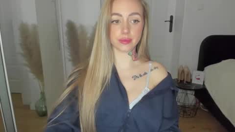 Snapshot of sexy_coralie chatting on 25, 2, 2025 C o r a l i e online show from 25, 2, 2025