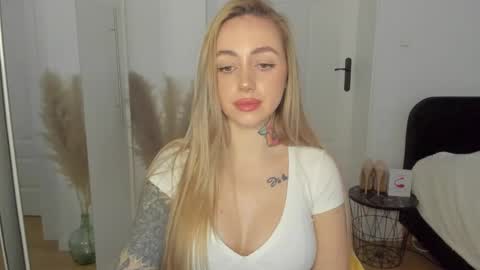 Snapshot of sexy_coralie chatting on 27, 2, 2025 C o r a l i e online show from 27, 2, 2025