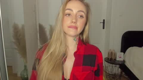 Snapshot of sexy_coralie chatting on 28, 2, 2025 C o r a l i e online show from 28, 2, 2025