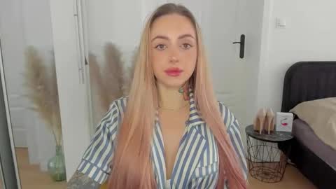 Snapshot of sexy_coralie chatting on 10, 9, 2025 C o r a l i e online show from 10, 9, 2025
