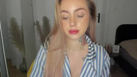 Snapshot of sexy_coralie chatting on 10, 9, 2025 C o r a l i e online show from 10, 9, 2025