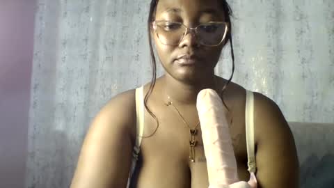 Snapshot of sexy_helle chatting on 24, 6, 2026 sexy_helle online show from 24, 6, 2026