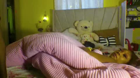 Snapshot of sexy_leee chatting on 11, 10, 2025 sexy_leee online show from 11, 10, 2025