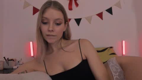 Ellie Mia online show from 13, 2, 2025