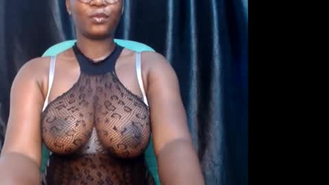 Snapshot of sexy_pearl12 chatting on 3, 3, 2025 zoe online show from 3, 3, 2025