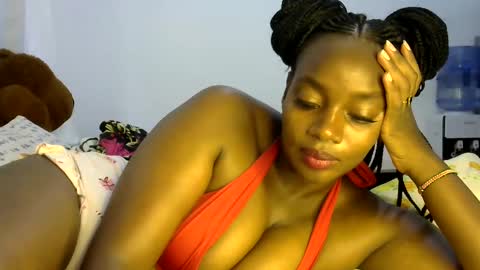 Snapshot of sexy_siera chatting on 10, 2, 2025 laura online show from 10, 2, 2025