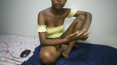 sexyasspetitte_ online show from 10, 1, 2025