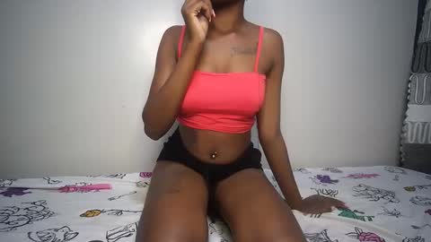 sexyasspetitte_ online show from 5, 2, 2025