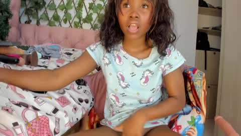 Snapshot of sexybrunnetem chatting on 22, 12, 2024 sofia online show from 22, 12, 2024