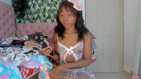 Snapshot of sexybrunnetem chatting on 25, 12, 2024 sofia online show from 25, 12, 2024