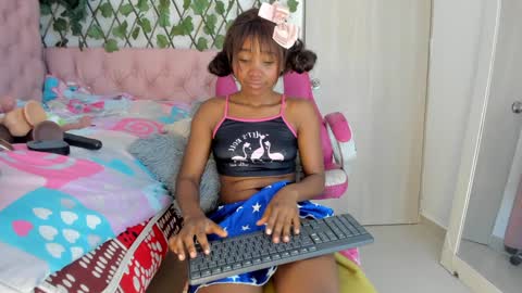 Snapshot of sexybrunnetem chatting on 27, 12, 2024 sofia online show from 27, 12, 2024