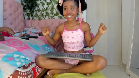 Snapshot of sexybrunnetem chatting on 29, 12, 2024 sofia online show from 29, 12, 2024