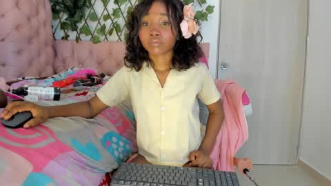 Snapshot of sexybrunnetem chatting on 14, 1, 2025 sofia online show from 14, 1, 2025