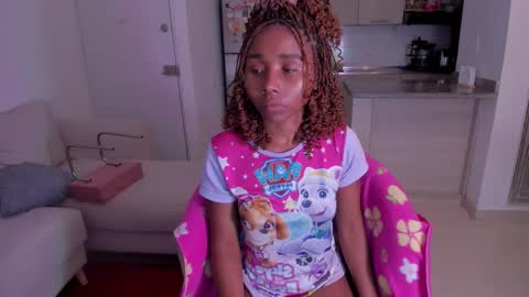 Snapshot of sexybrunnetem chatting on 8, 10, 2025 sofia online show from 8, 10, 2025