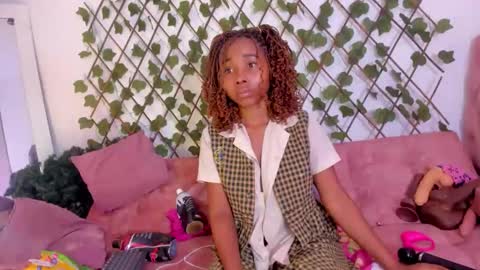 Snapshot of sexybrunnetem chatting on 10, 10, 2025 sofia online show from 10, 10, 2025
