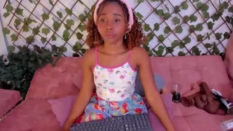 Snapshot of sexybrunnetem chatting on 13, 10, 2025 sofia online show from 13, 10, 2025