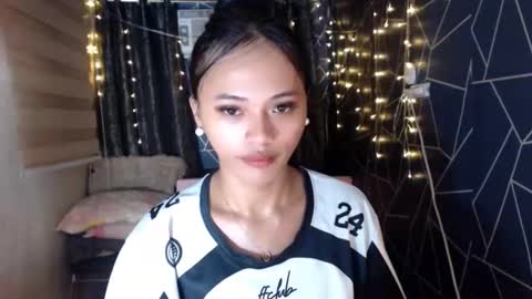 Miss Cheng online show from 12, 11, 2025