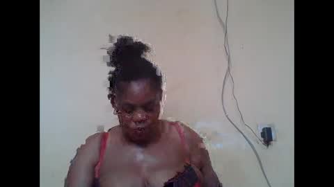 Snapshot of sexydove2 chatting on 27, 2, 2026 EMILY online show from 27, 2, 2026