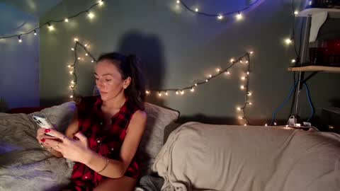 Snapshot of sexynymphocpl chatting on 2, 2, 2025 Royal Duo online show from 2, 2, 2025