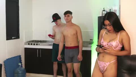 Snapshot of sexyskinnynaksu chatting on 10, 6, 2026 sexyskinnynaksu online show from 10, 6, 2026
